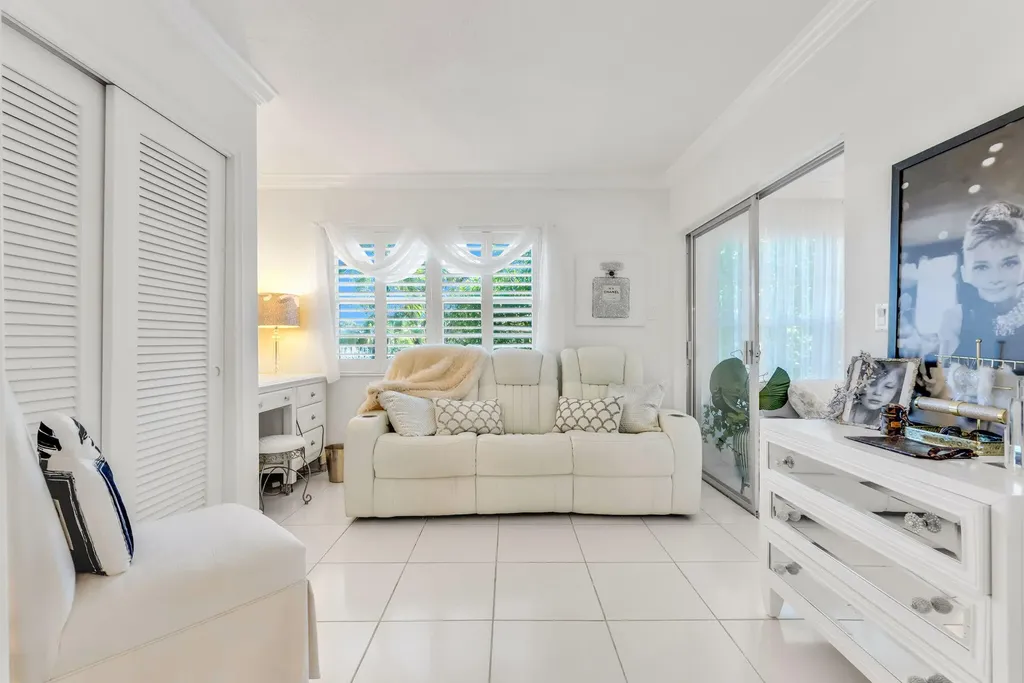 2131 NE 42nd Court Lighthouse Point FL 33064