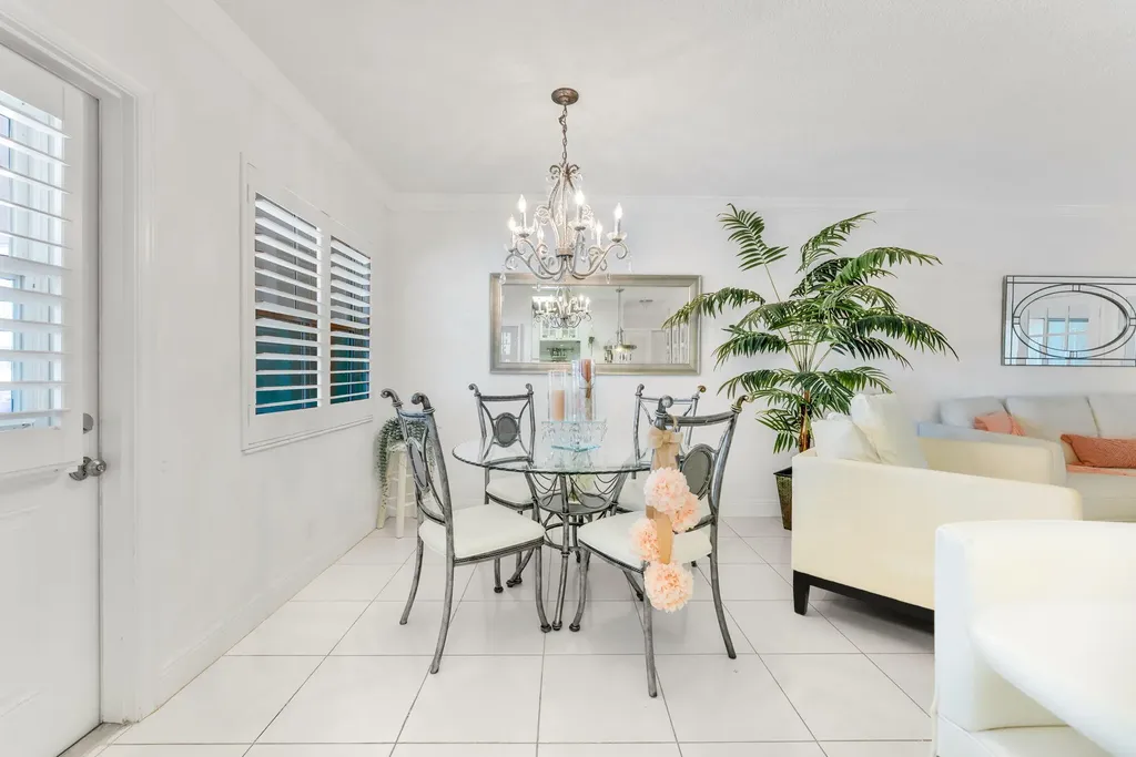 2131 NE 42nd Court Lighthouse Point FL 33064