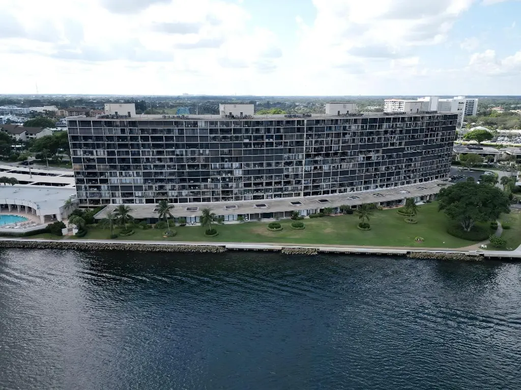 132 Lakeshore Drive North Palm Beach FL 33408