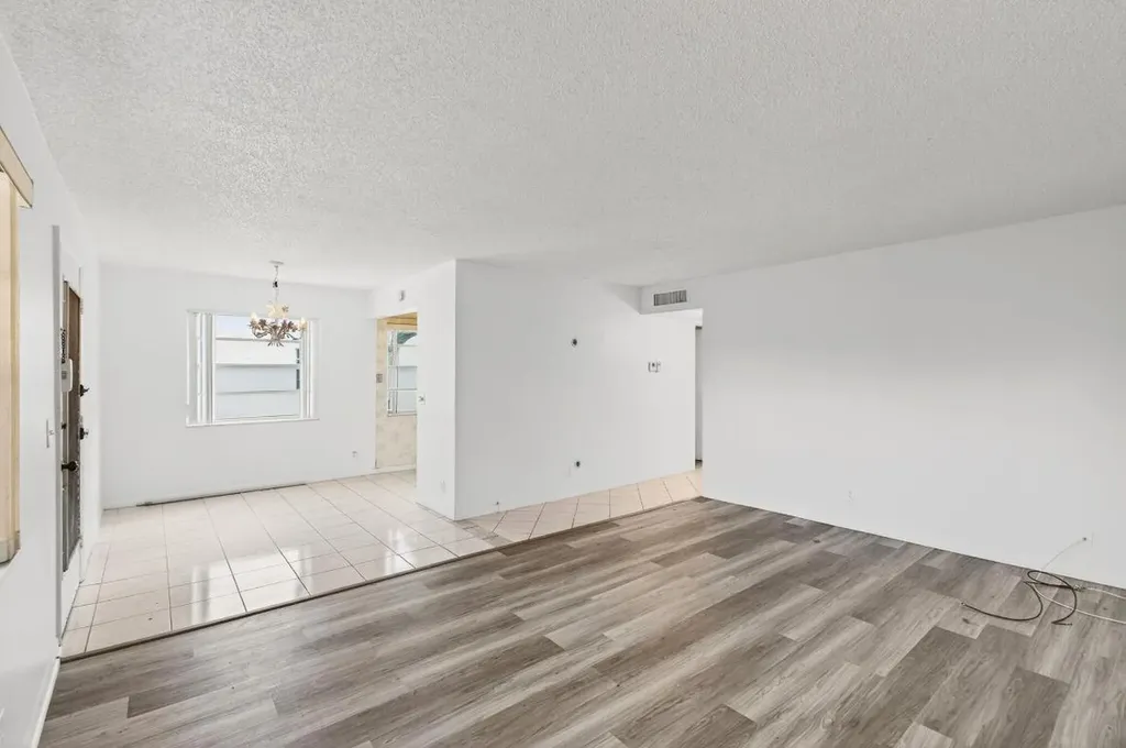 180 Flanders D Delray Beach FL 33484