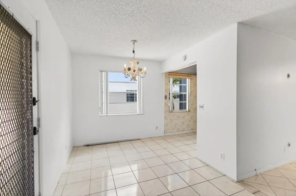 180 Flanders D Delray Beach FL 33484