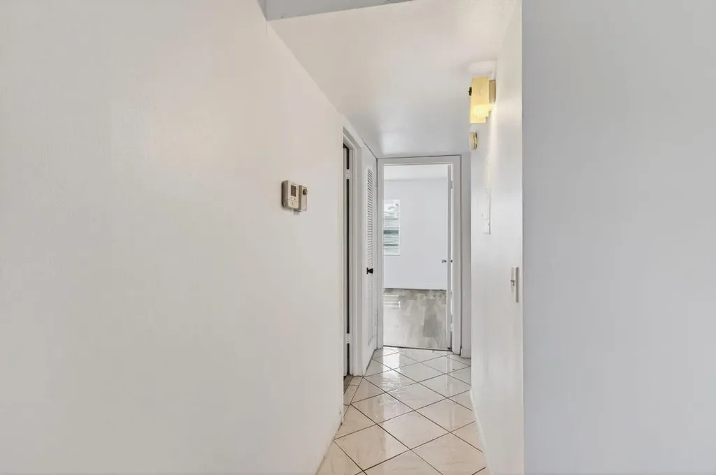 180 Flanders D Delray Beach FL 33484