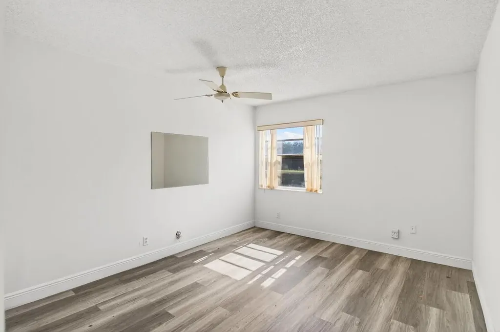180 Flanders D Delray Beach FL 33484