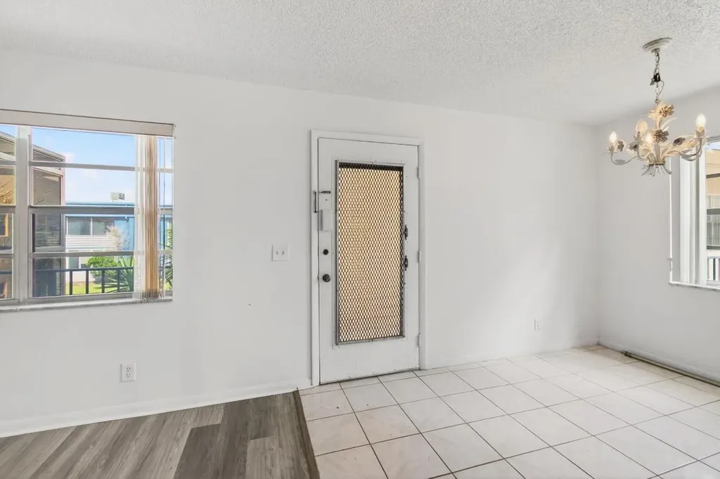 180 Flanders D Delray Beach FL 33484