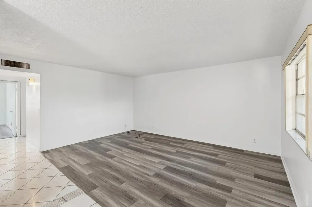 180 Flanders D Delray Beach FL 33484