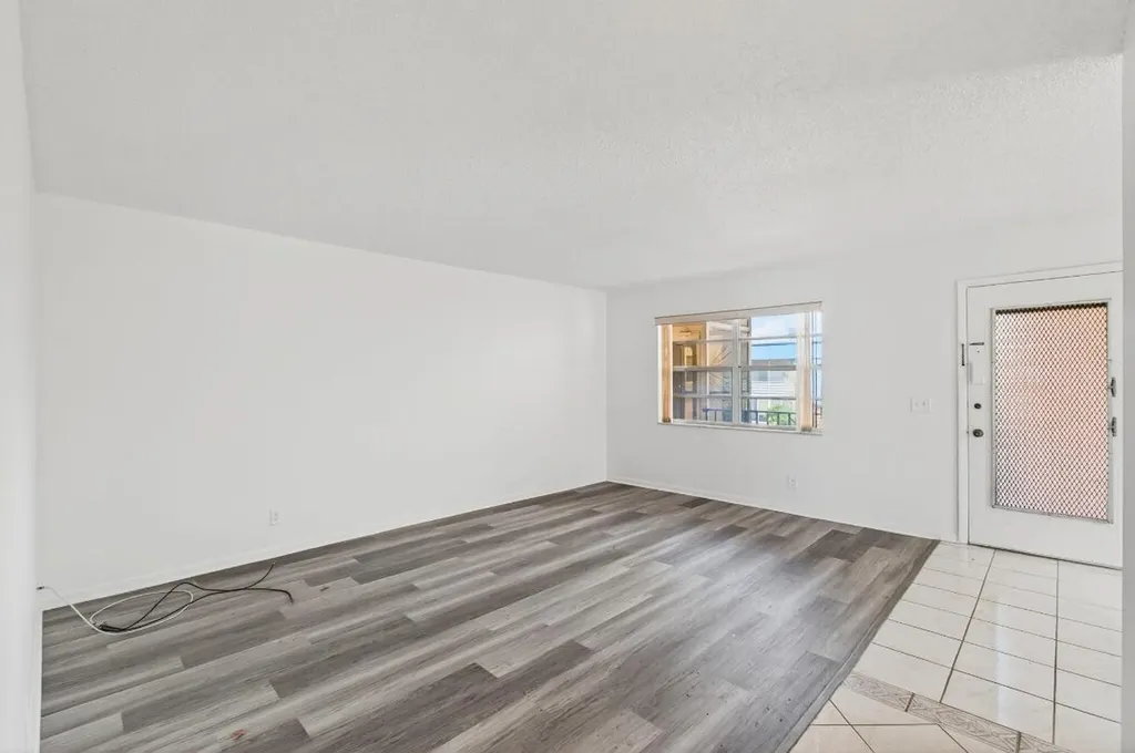 180 Flanders D Delray Beach FL 33484
