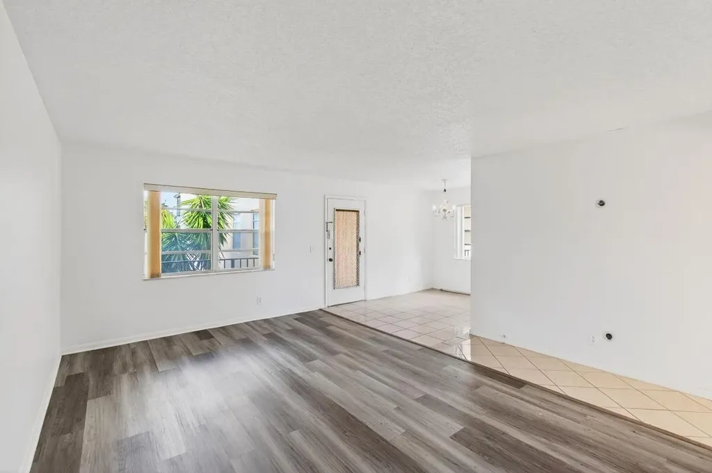 180 Flanders D Delray Beach FL 33484