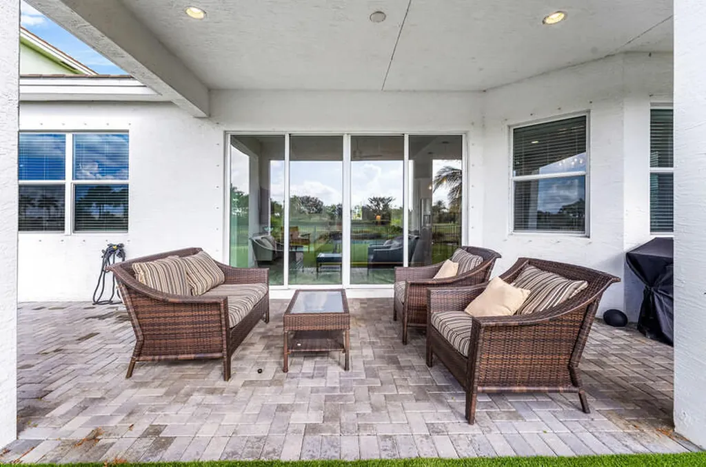 15980 Whippoorwill Circle Westlake FL 33470