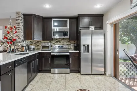 940 SW 96th Avenue Pembroke Pines FL 33025