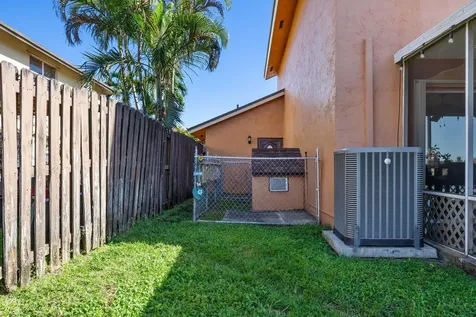 940 SW 96th Avenue Pembroke Pines FL 33025
