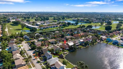 940 SW 96th Avenue Pembroke Pines FL 33025