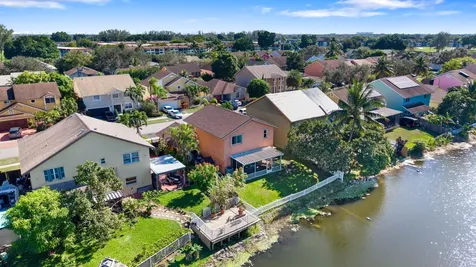 940 SW 96th Avenue Pembroke Pines FL 33025