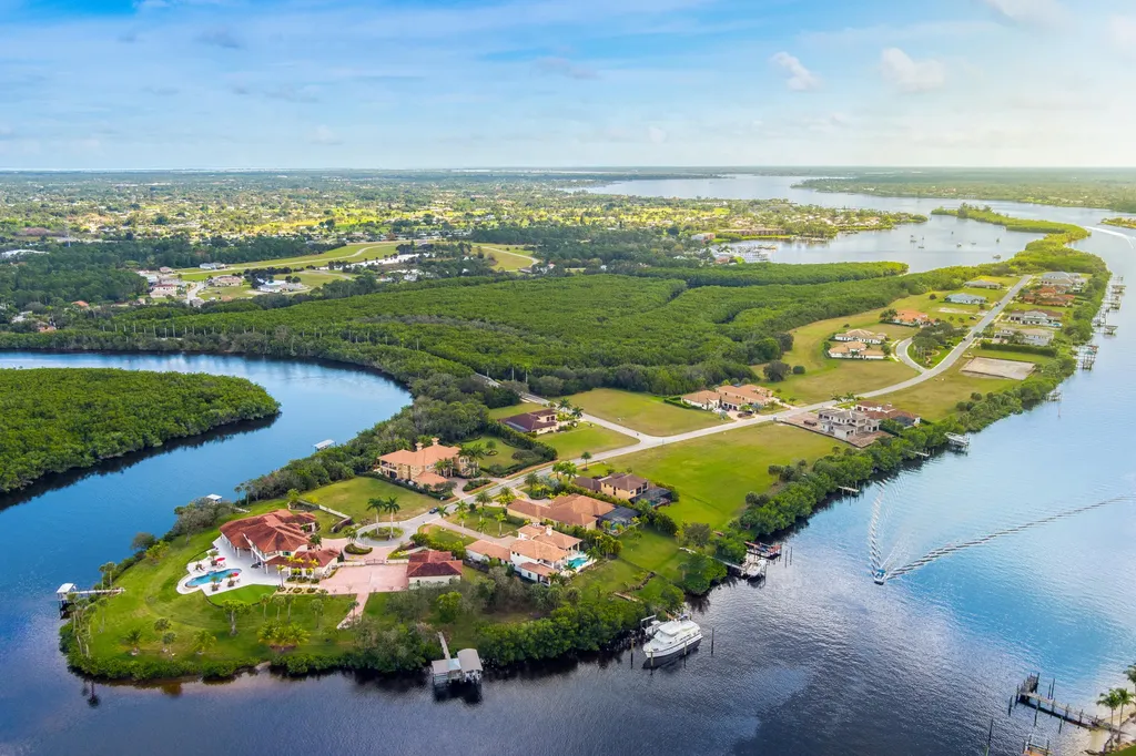 183 SE Via Terra Bella Port St Lucie FL 34952