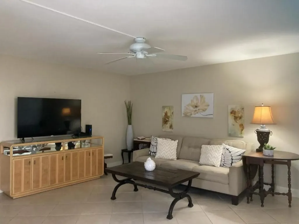 445 Saxony Way Delray Beach FL 33446