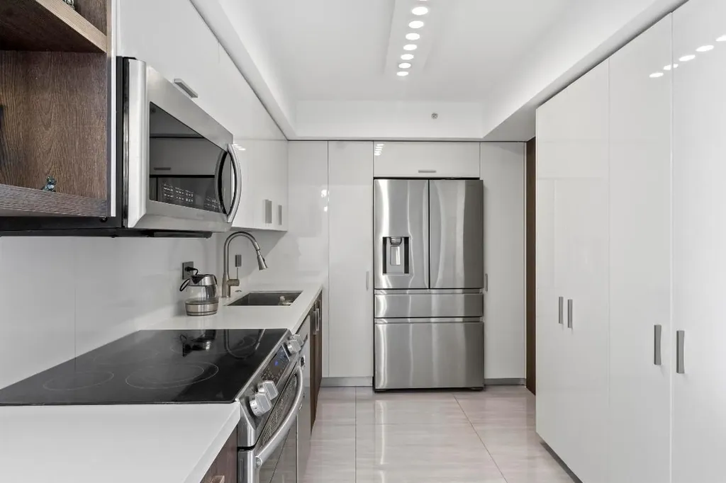 20515 E Country Club Drive Aventura FL 33180