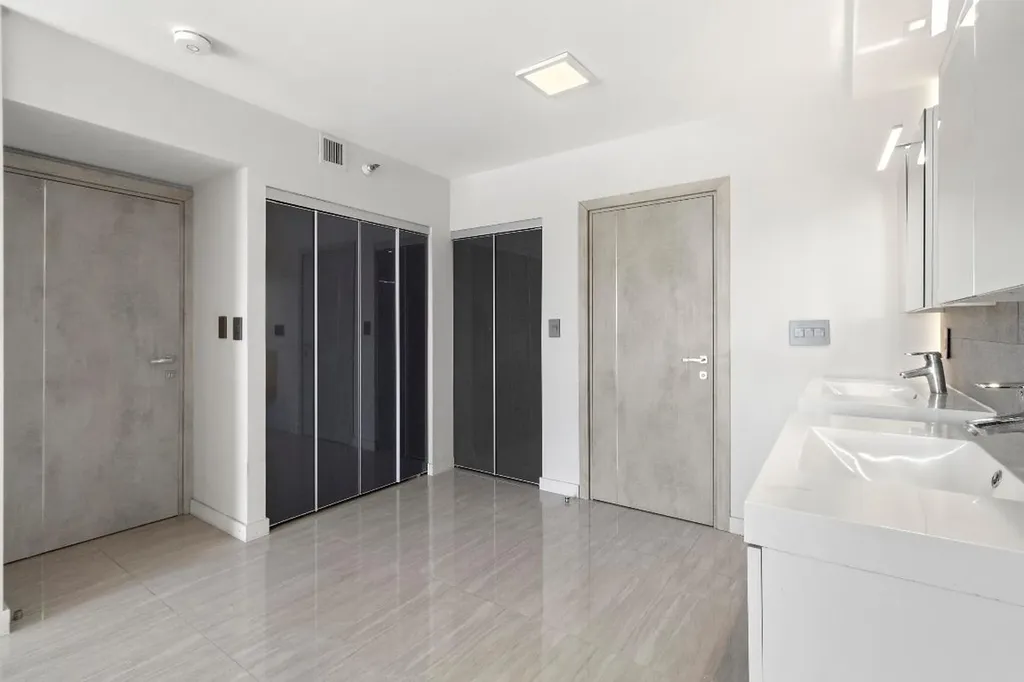 20515 E Country Club Drive Aventura FL 33180