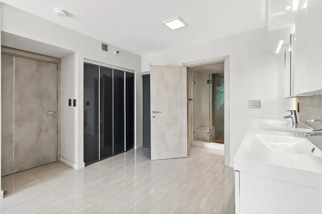 20515 E Country Club Drive Aventura FL 33180