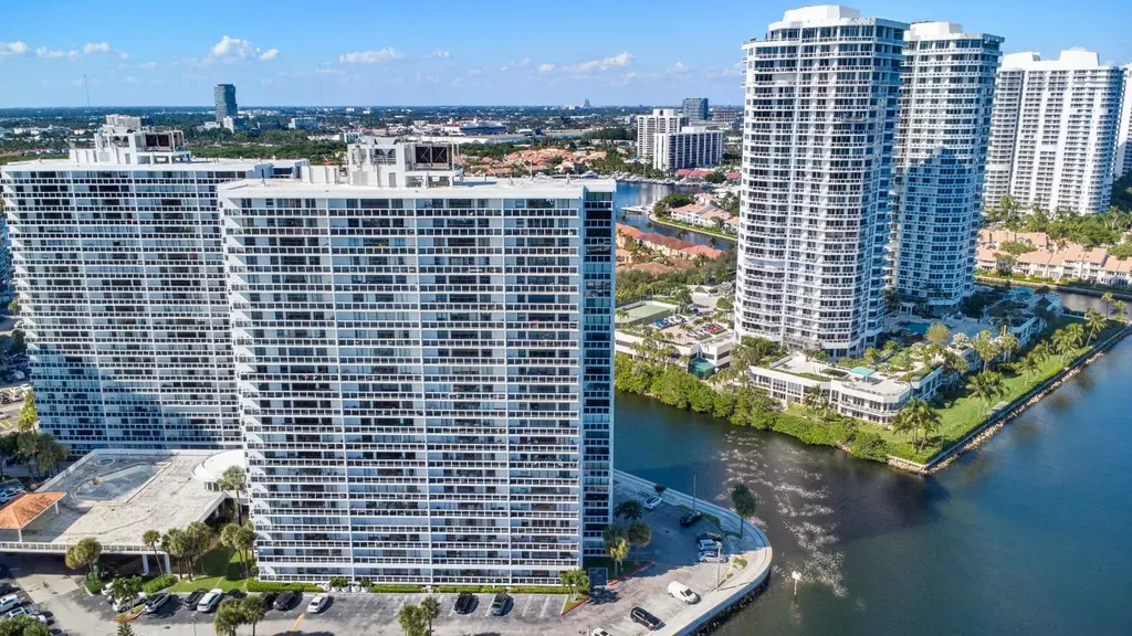 20515 E Country Club Drive Aventura FL 33180