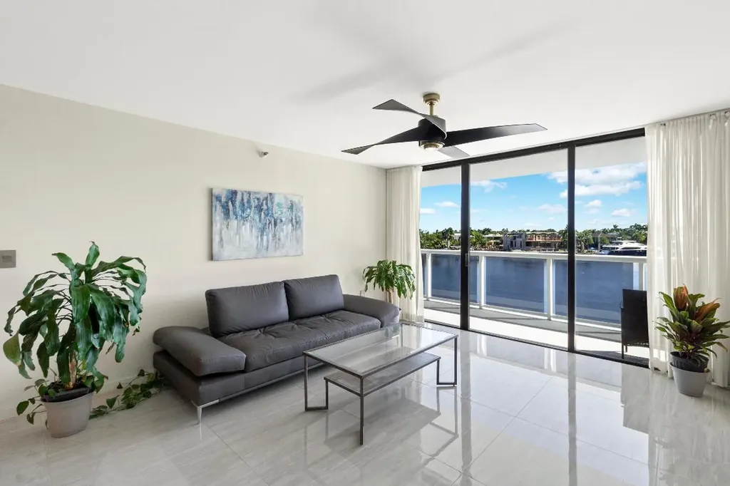 20515 E Country Club Drive Aventura FL 33180