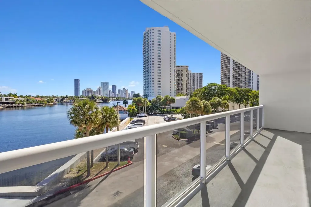 20515 E Country Club Drive Aventura FL 33180