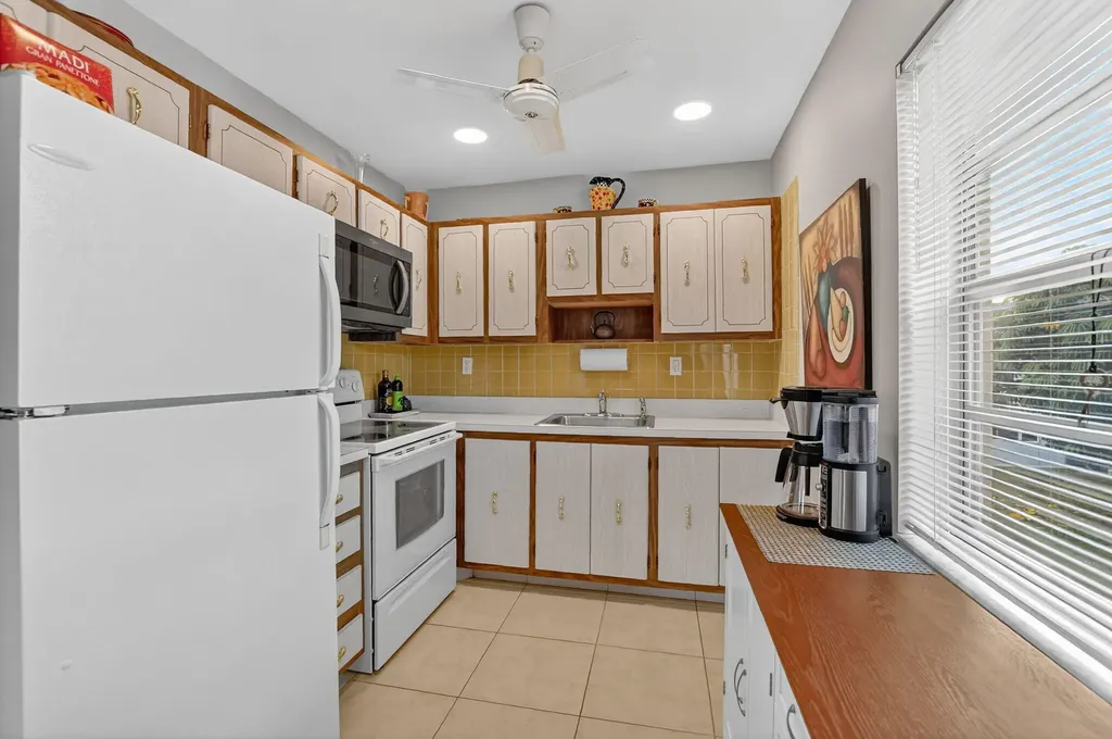 74 Burgundy B Delray Beach FL 33484