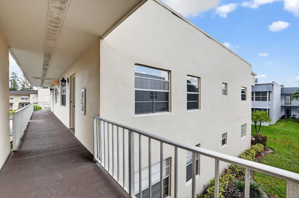 74 Burgundy B Delray Beach FL 33484
