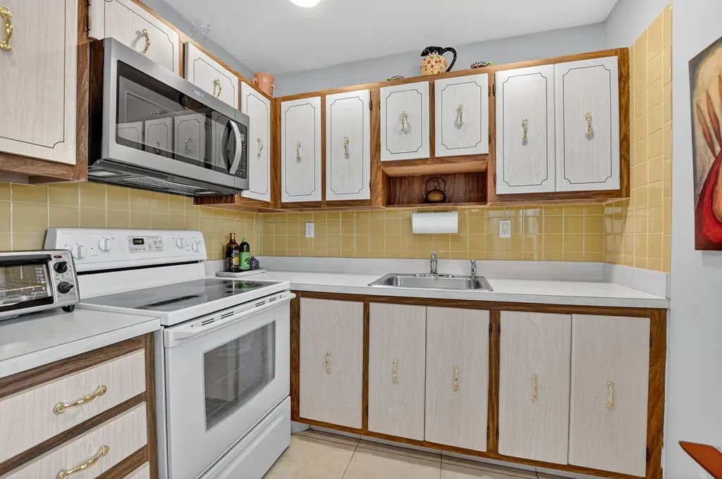 74 Burgundy B Delray Beach FL 33484