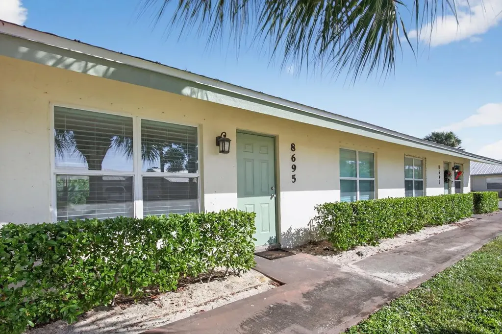 8695 SE Hobe Ridge Avenue Hobe Sound FL 33455