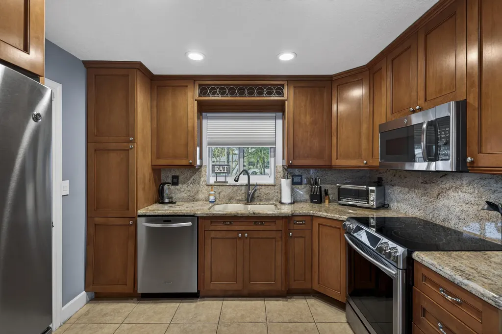 1248 SE 8th Street Deerfield Beach FL 33441