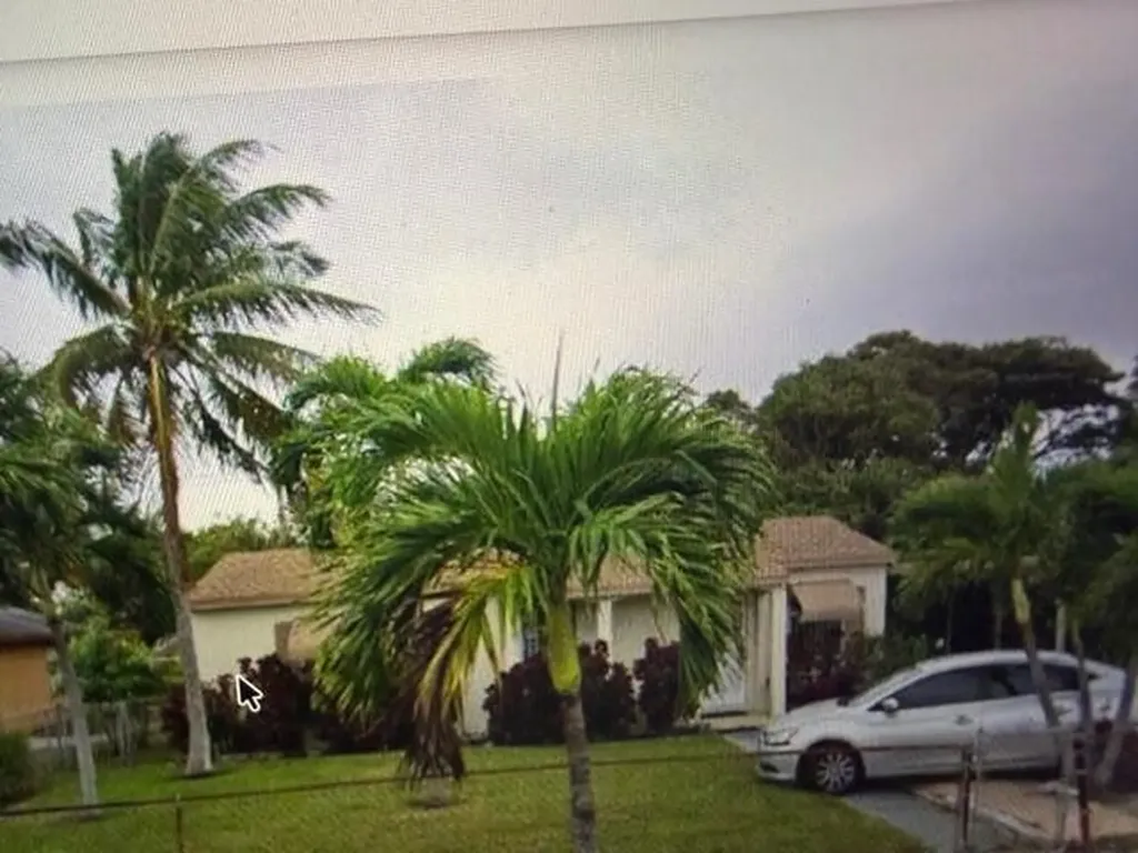 1541 1541 Avenue Riviera Beach FL 33404