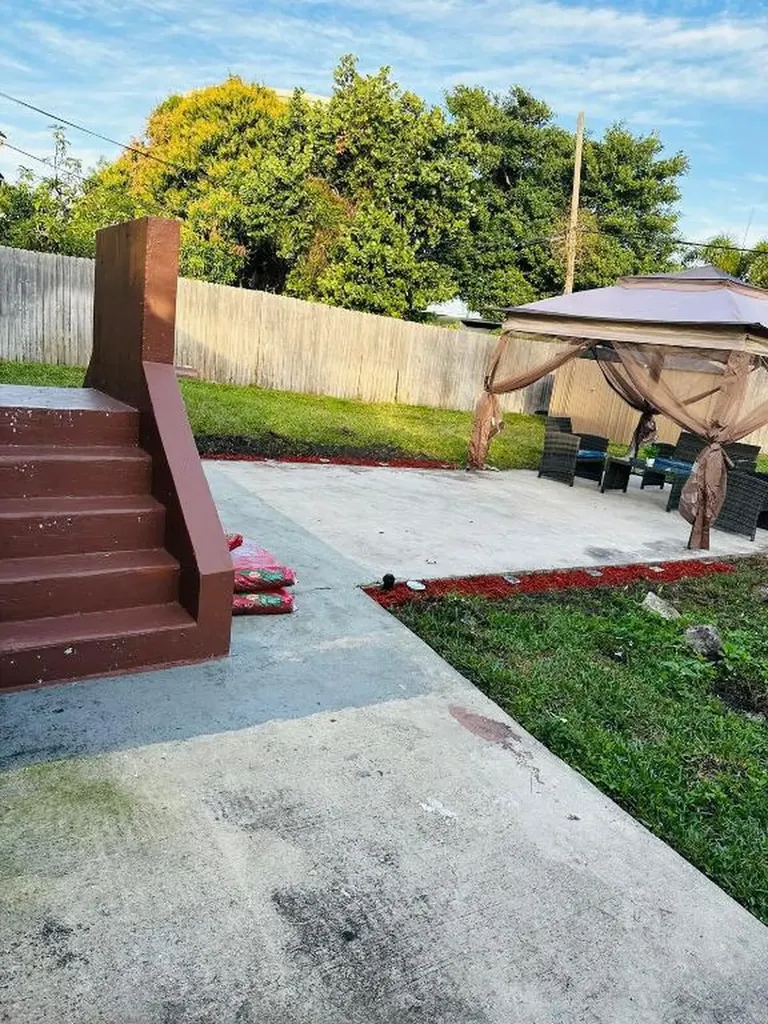 833 Briggs Street West Palm Beach FL 33405