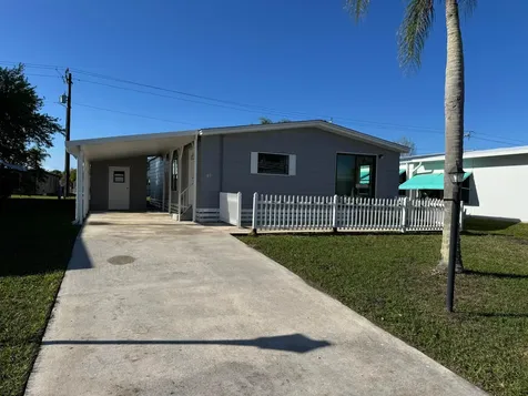 83 Flores Del Norte Fort Pierce FL 34951