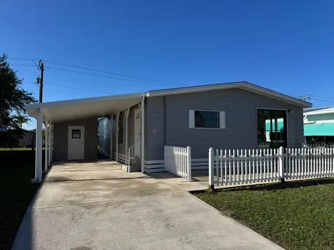 83 Flores Del Norte Fort Pierce FL 34951