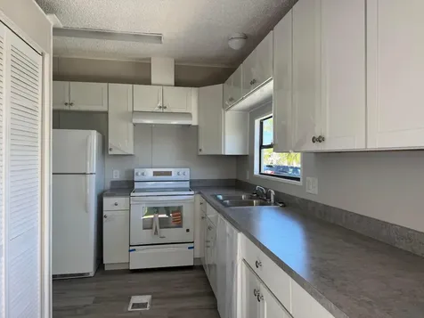 83 Flores Del Norte Fort Pierce FL 34951