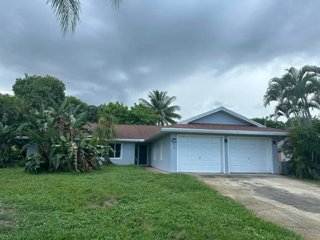 8812 SE Sandridge Avenue Hobe Sound FL 33455