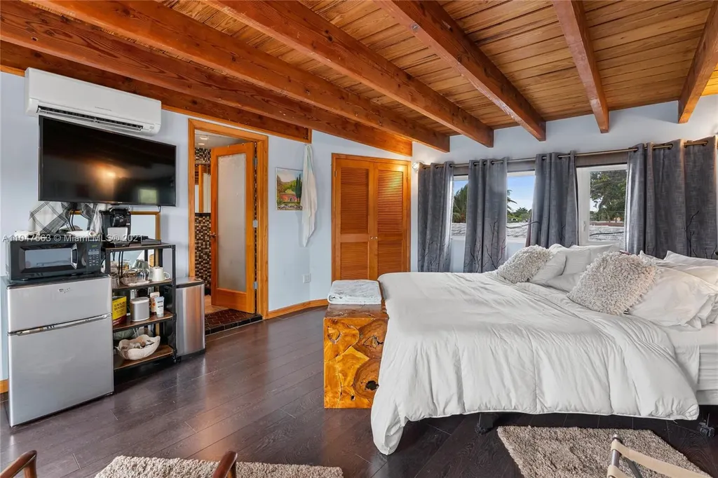 2200 NE 26th Street Wilton Manors FL 33305