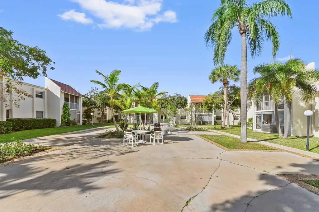 1428 SE 4th Avenue Deerfield Beach FL 33441