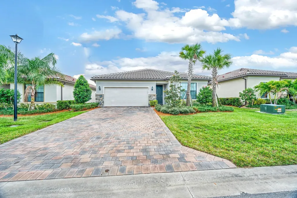 680 SE Villandry Way Port St Lucie FL 34984