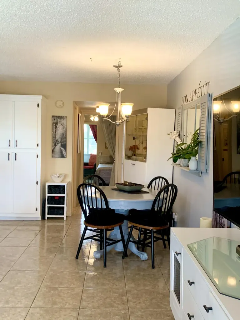 116 Canterbury E West Palm Beach FL 33417
