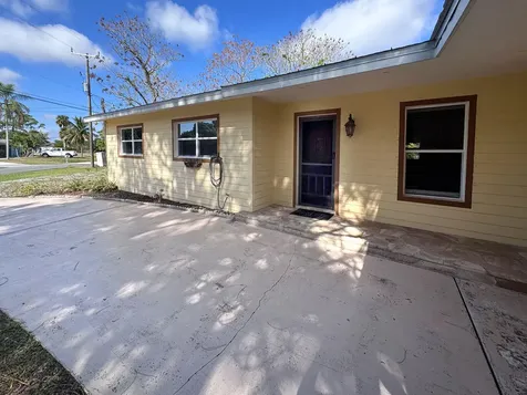 401 SE Tranquilla Avenue Port St Lucie FL 34983