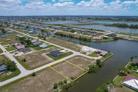904 NW 12th Avenue Cape Coral FL 33993