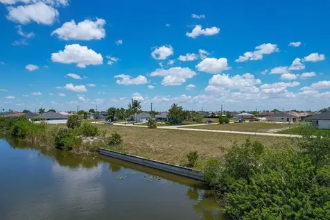 904 NW 12th Avenue Cape Coral FL 33993