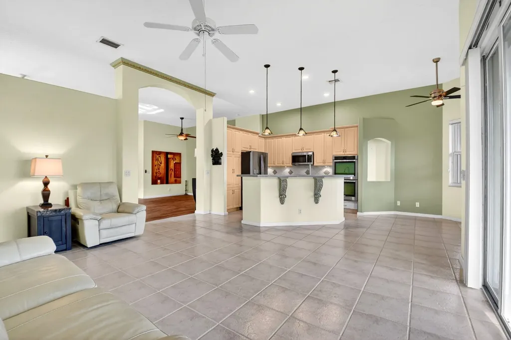 7204 Demedici Circle Delray Beach FL 33446