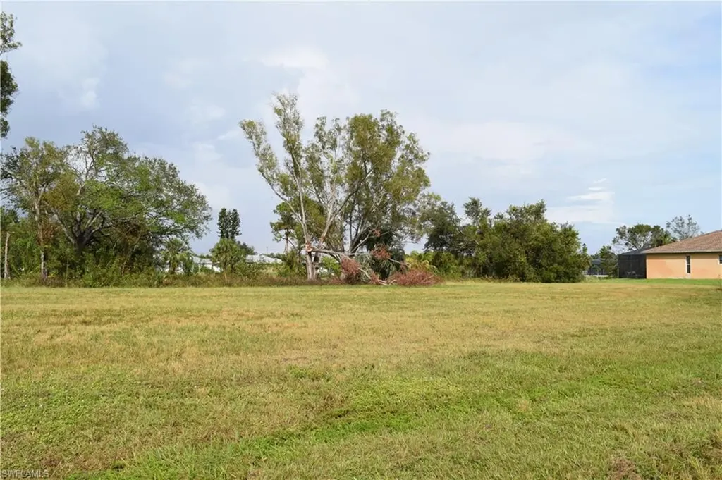 2221 NE 25th Terrace Cape Coral FL 33909