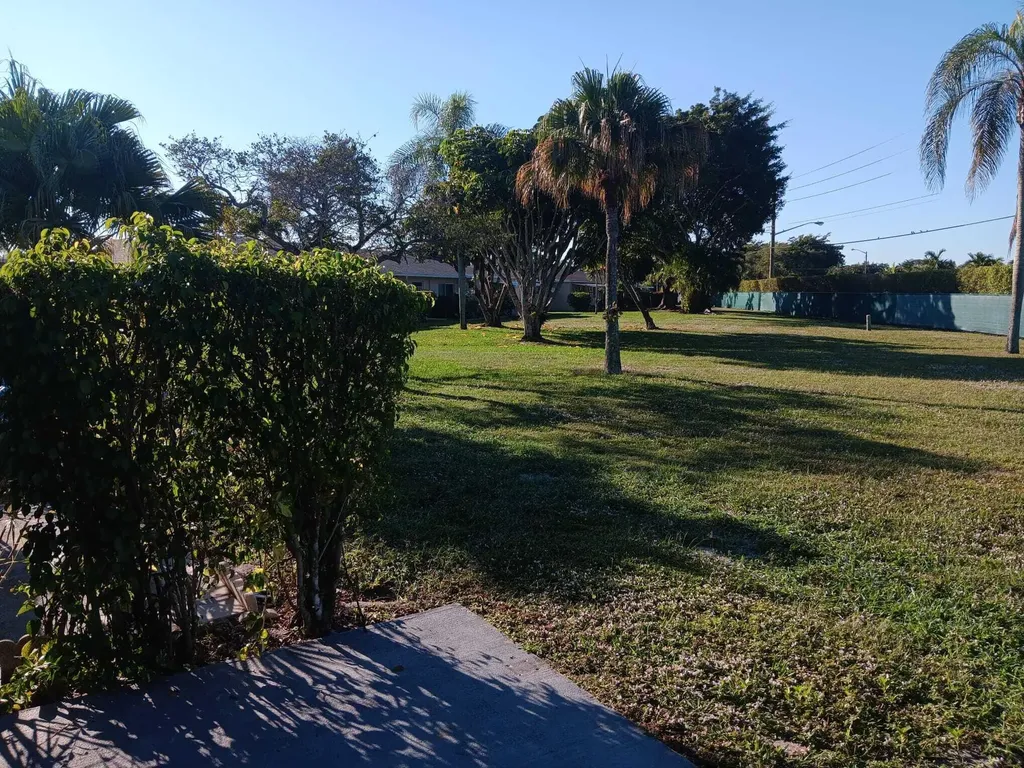 20886 Vinesta Circle Boca Raton FL 33433