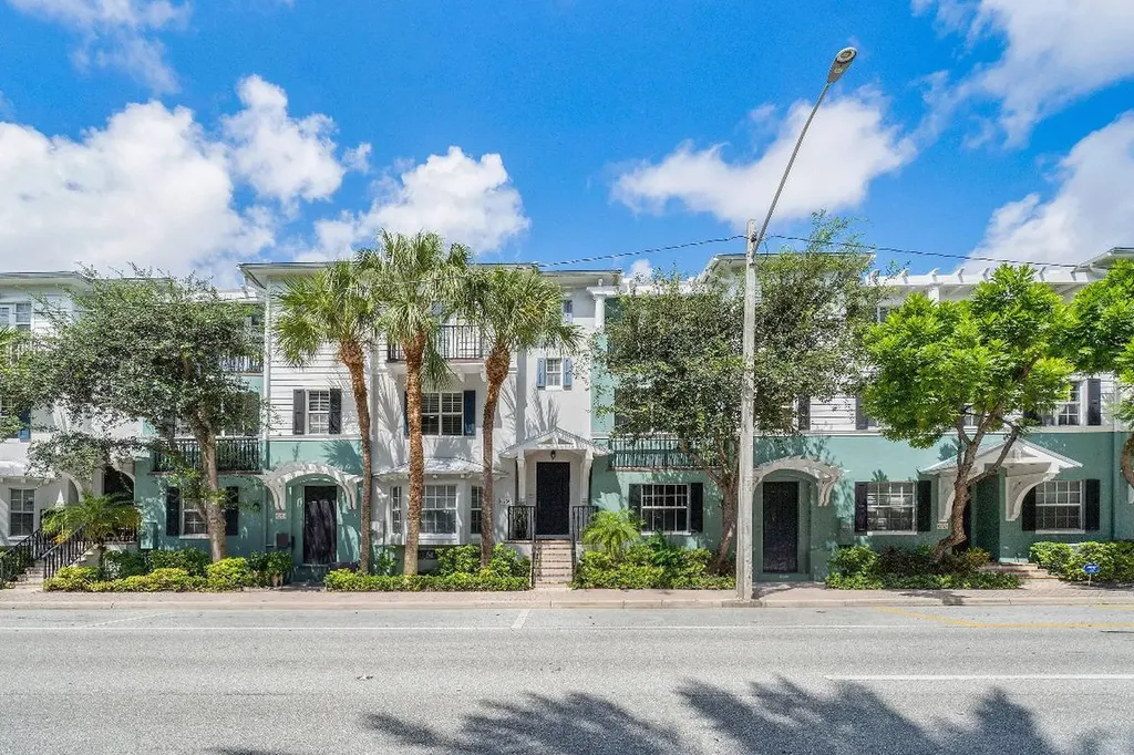 375 E Mallory Circle Delray Beach FL 33483