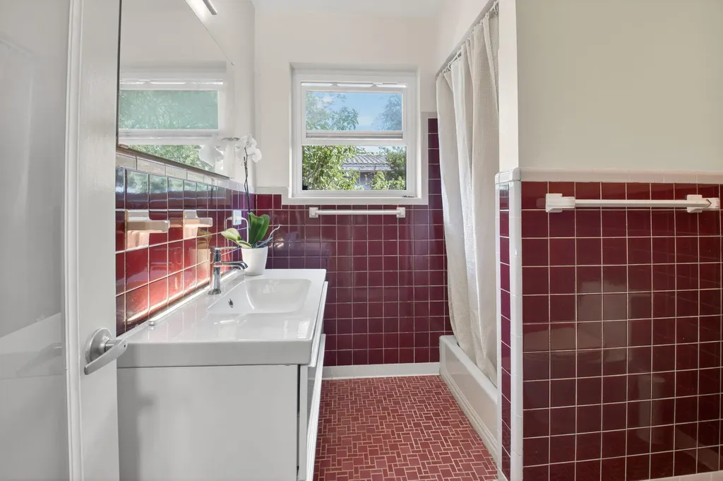 215 N Seacrest Circle Delray Beach FL 33444