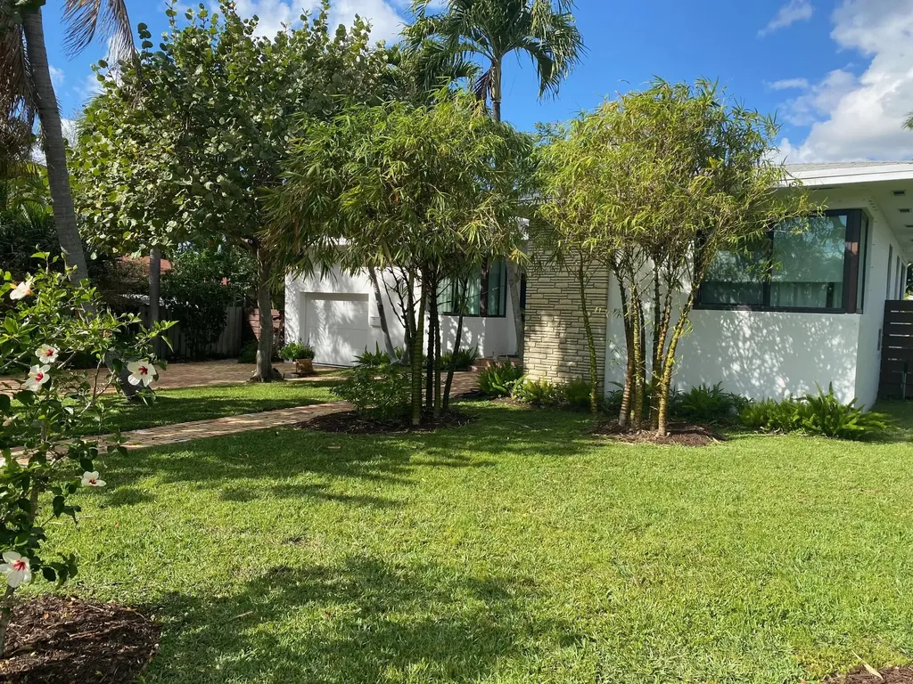 215 N Seacrest Circle Delray Beach FL 33444