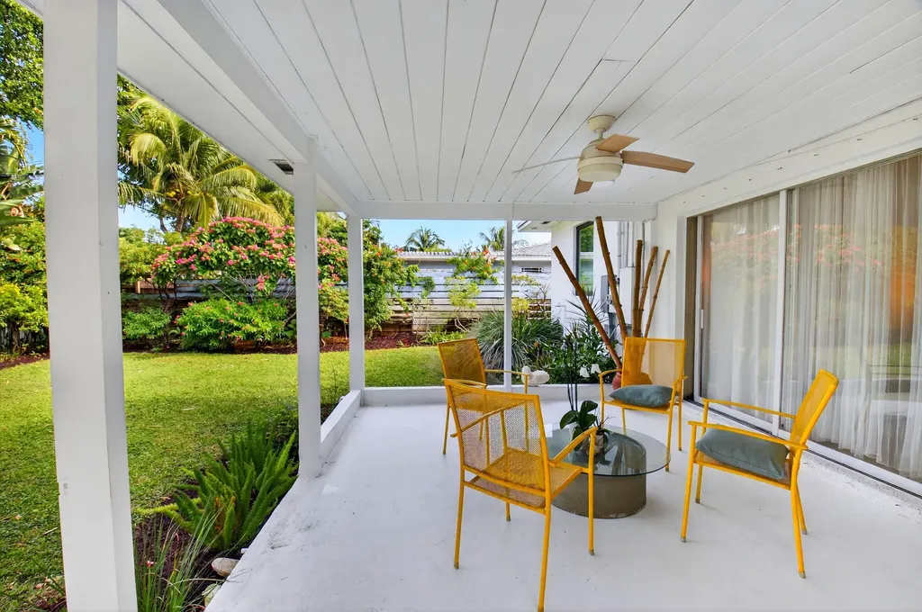 215 N Seacrest Circle Delray Beach FL 33444