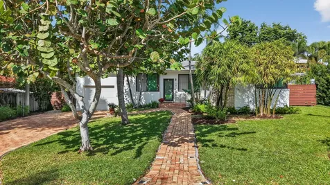 215 N Seacrest Circle Delray Beach FL 33444